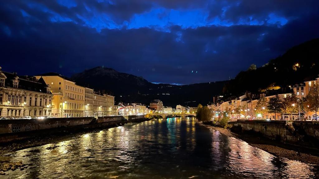 Cosy And Calm In Grenoble City Heart With Free And Large Parking Q-Park Chavant Exteriör bild